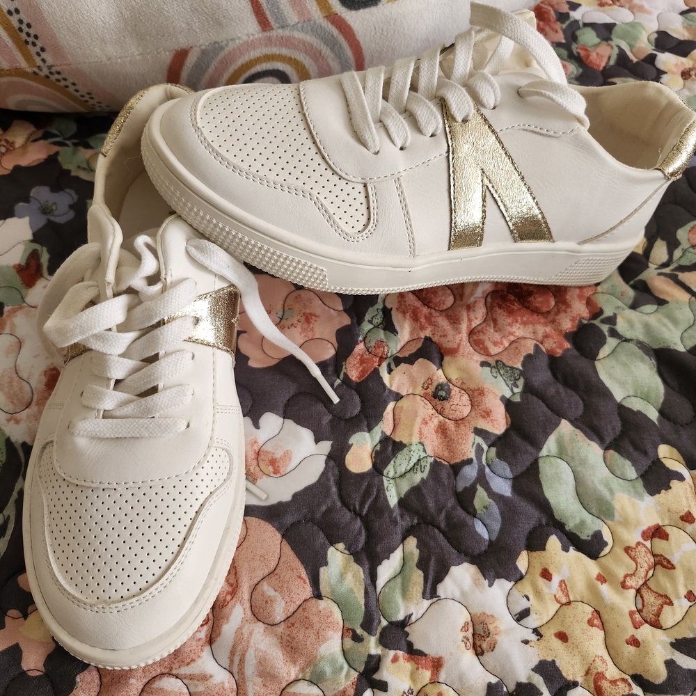 Mia Shoes Kids White and Gold Sneakers(Little girl)